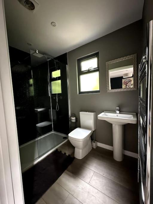 סטיינינג Beautiful Cabin With Pond View מראה חיצוני תמונה